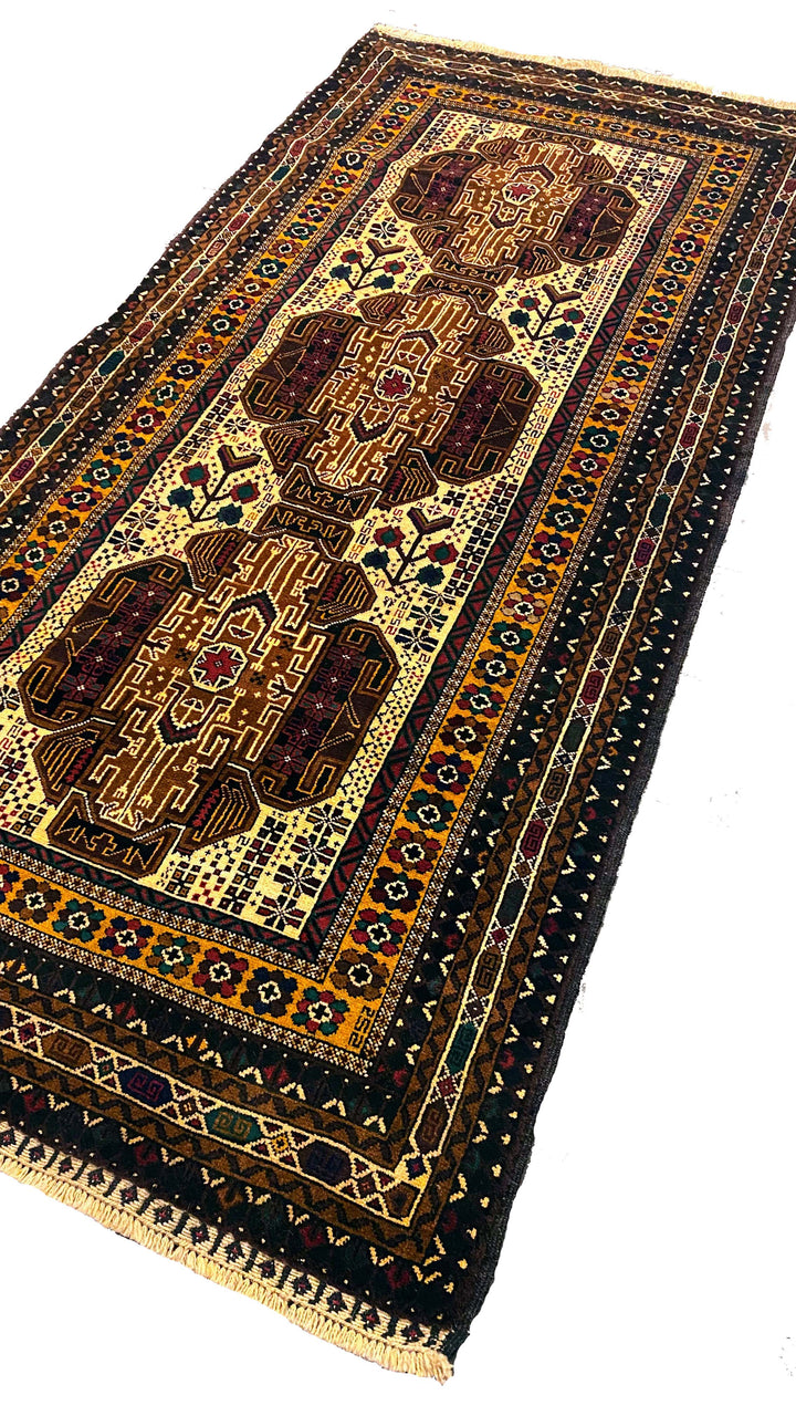 Medalhao - Size: 7.7 x 3.8 - Imam Carpet Co