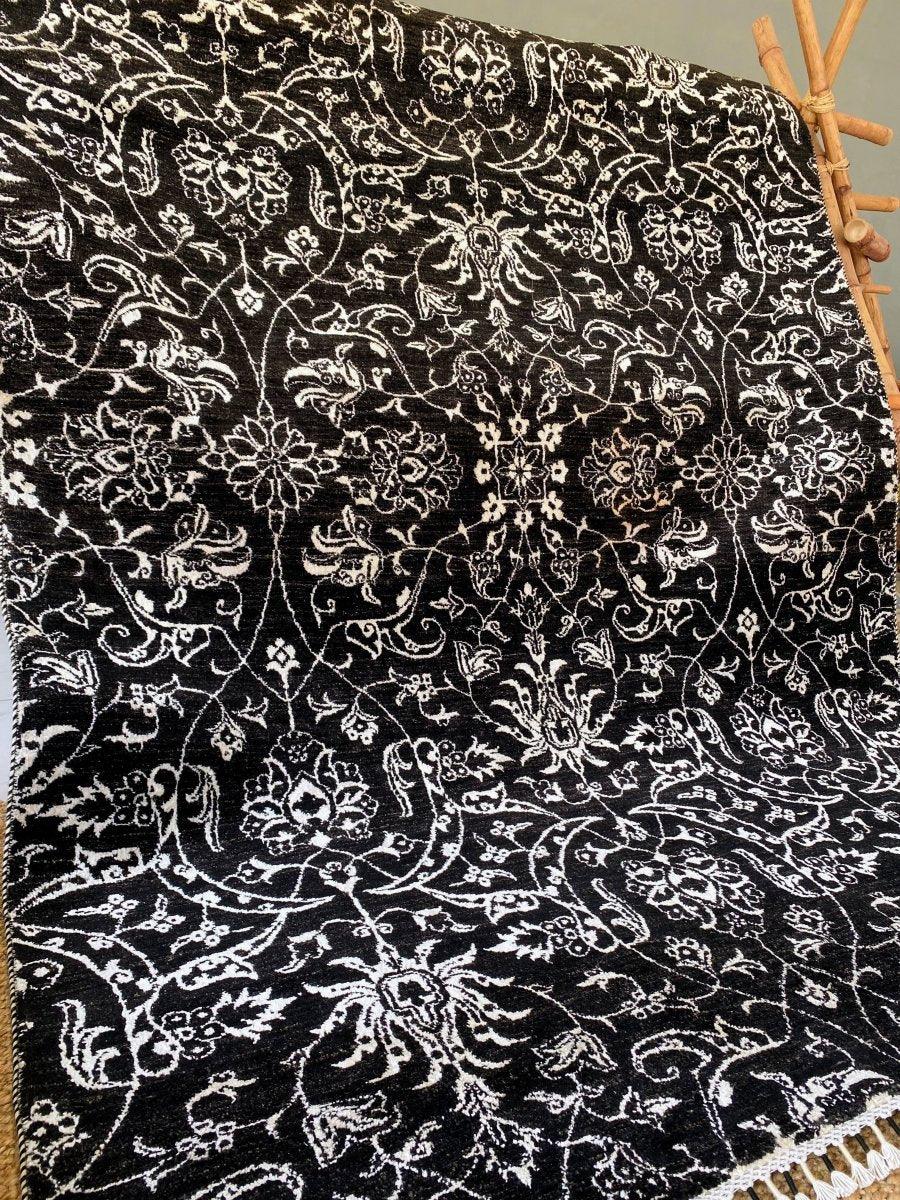Black & White Floral Rug - Size: 8.11 x 6 - Imam Carpets Online Store