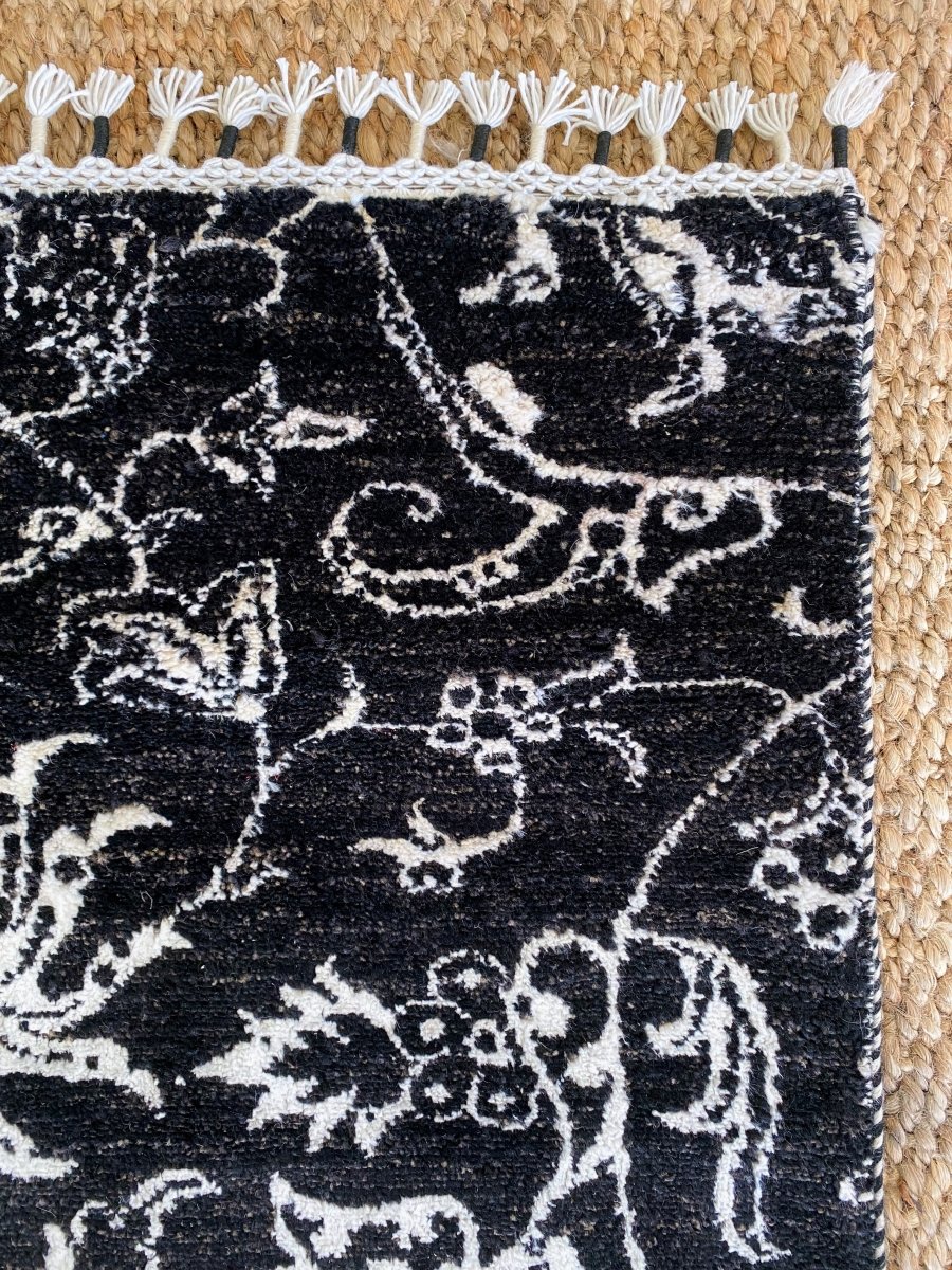 Black & White Floral Rug - Size: 8.11 x 6 - Imam Carpets Online Store
