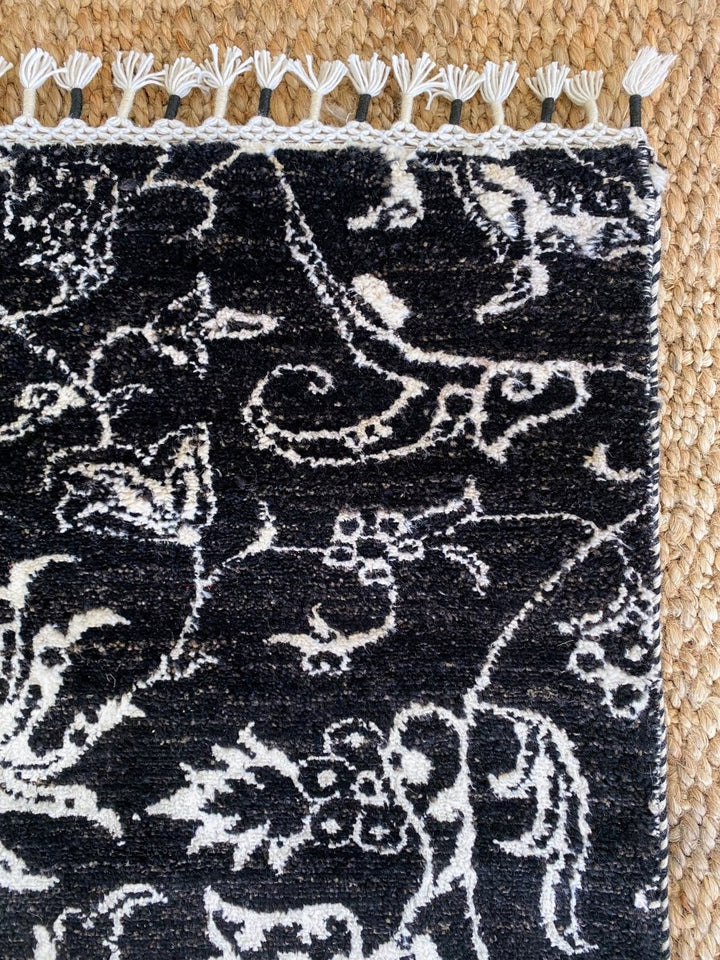 Black & White Floral Rug - Size: 8.11 x 6 - Imam Carpets Online Store