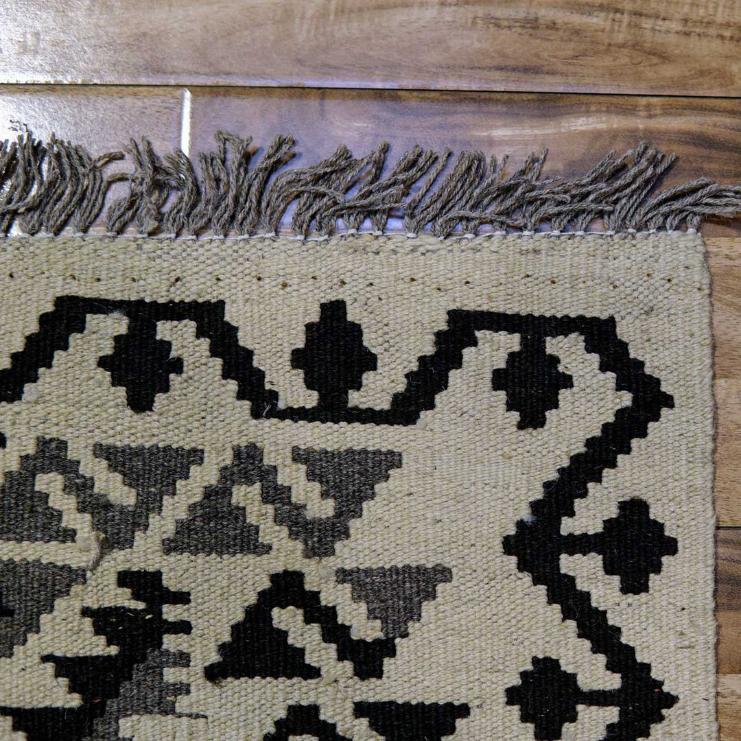 Neutral Bohemian Kilim - Size: 5.10 x 4.1 - Imam Carpets - Online Shop