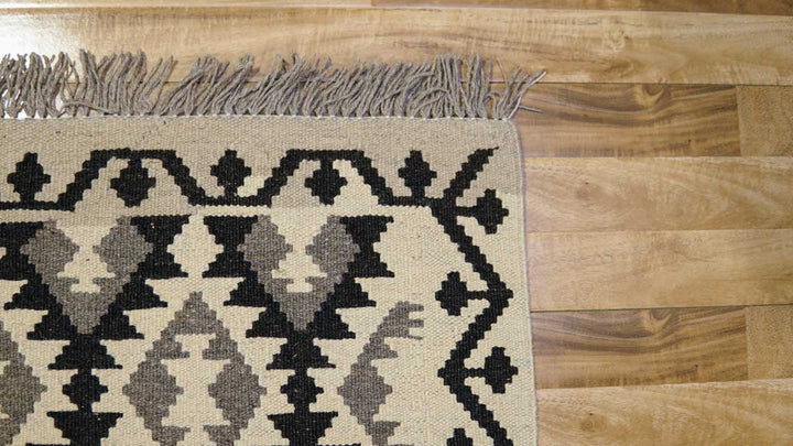 Neutral Bohemian Kilim - Size: 5.10 x 4.3 - Imam Carpets - Online Shop