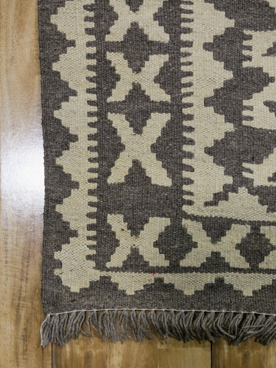 Nuetral Bohemian Kilim - Size: 5.10 x 4.0 - Imam Carpets - Online Shop