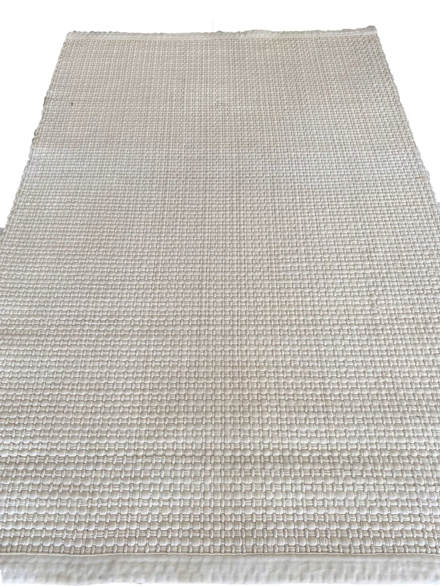 Plain White - Size: 5.6 x 3.8 - Imam Carpets Online Store