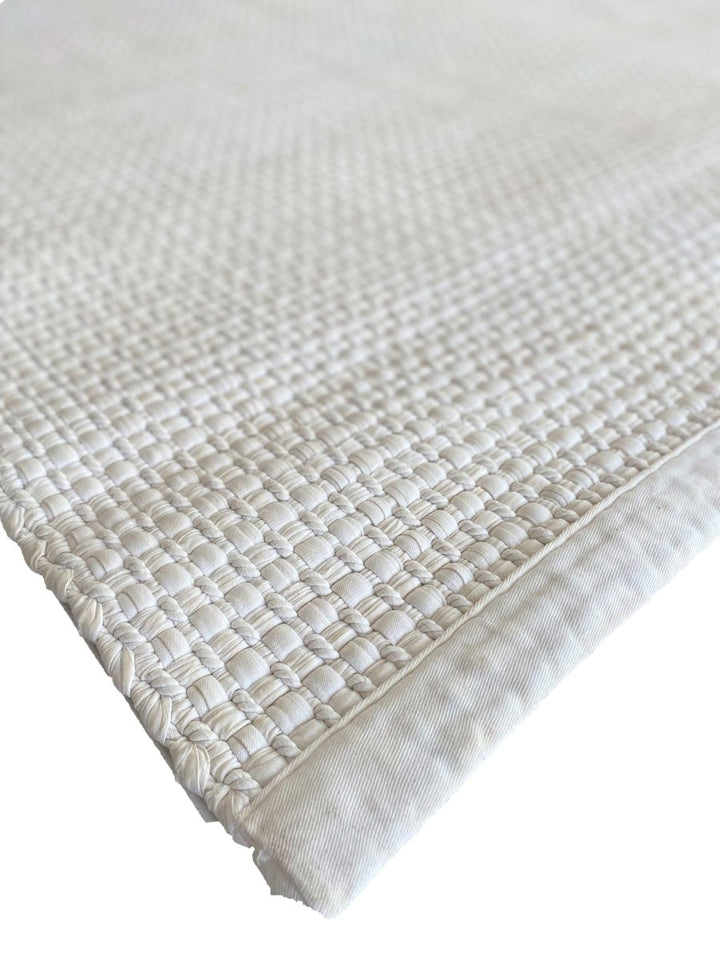 Plain White - Size: 5.6 x 3.8 - Imam Carpets Online Store