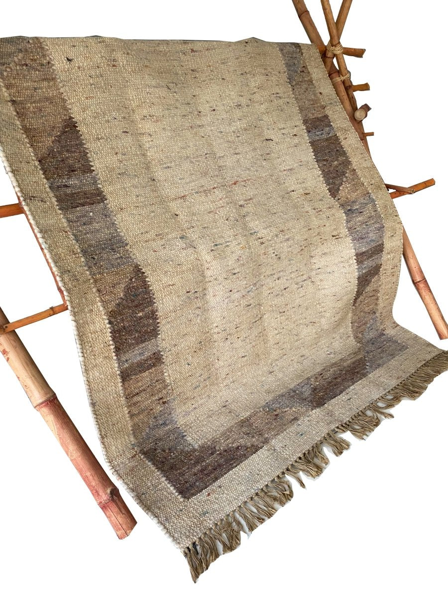 Solid Border Rug with Tassels - Size: 7.8 x 5.8 - Imam Carpets - Online Shop